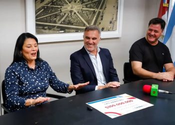 Legisladora trajo fondos para pavimento y la promesa de una nueva ambulancia para el Hospital