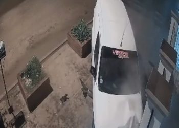 Dueño de la Partner robada y estrellada contra vivienda: impotencia y perjuicio económico