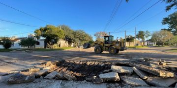 Construyen nuevo paso de agua y cierran al tránsito por casi un mes en calle Buenos Aires, entre Suipacha y Misiones