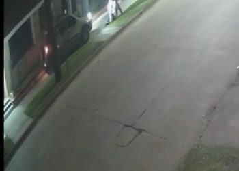 Un hombre resultó herido al ser atropellado mientras caminaba por la vereda