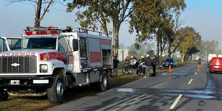 Incendio vehicular en el acceso norte de la ciudad