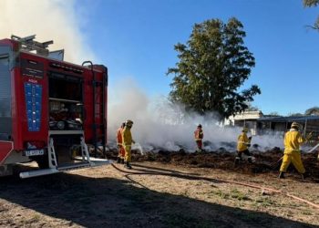 Tres dotaciones de Bomberos lograron controlar incendio en zona rural