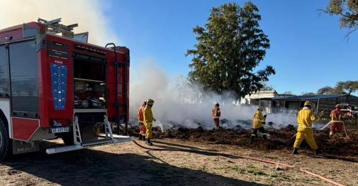 Tres dotaciones de Bomberos lograron controlar incendio en zona rural