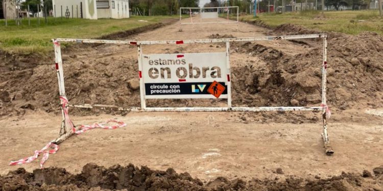 Continúan ejecutando cordon cuneta en calle Lavalle
