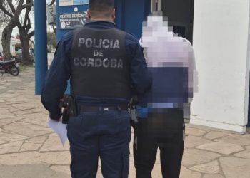 En un operativo preventivo, la Policía detuvo a un hombre con 20 envoltorios de cocaína
