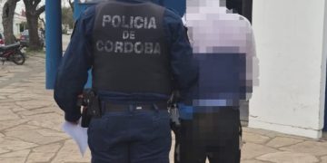 En un operativo preventivo, la Policía detuvo a un hombre con 20 envoltorios de cocaína